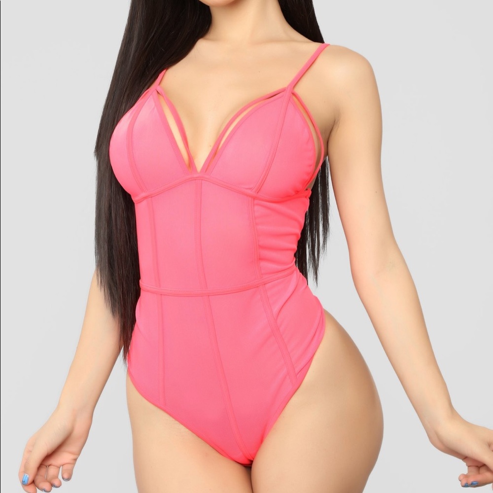 Fashion Nova Minimalistic Bodysuit - Neon Pink - L